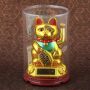 Agitando gato chino - Maneki neko - solar base redonda - 8 cm - oro